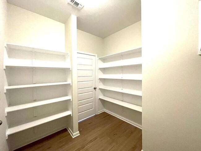 Building Photo - 9712 Grapevine Leaf Dr