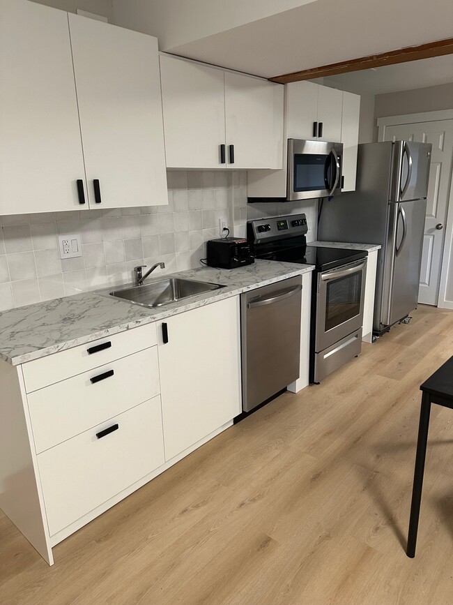 New Kitchen with appliances - 5129 137th St SE