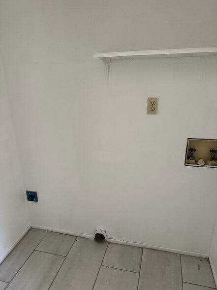 Building Photo - 450 Via Lechuza