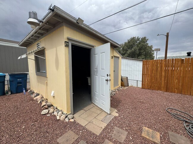 Building Photo - 1 BR 1Ba with enclosed Porch/Patio, fenced yard, RV Parking