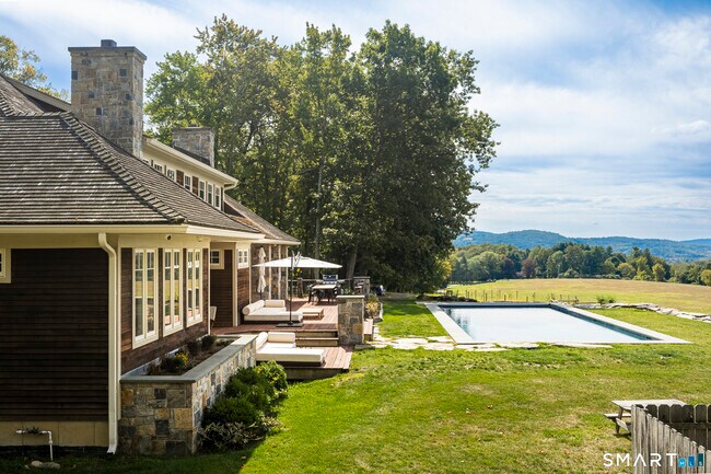 Building Photo - 121 Quaker Hill Rd