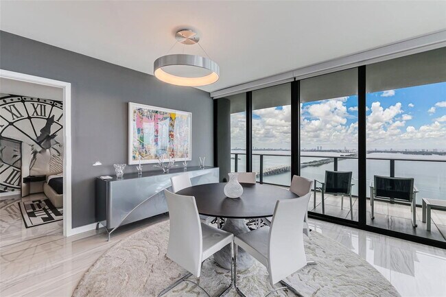 Building Photo - 3131 NE 7th Ave