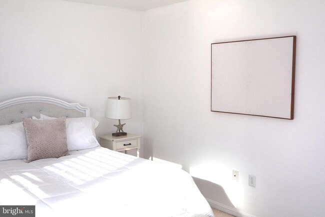 Building Photo - 5934 Mayflower Ct