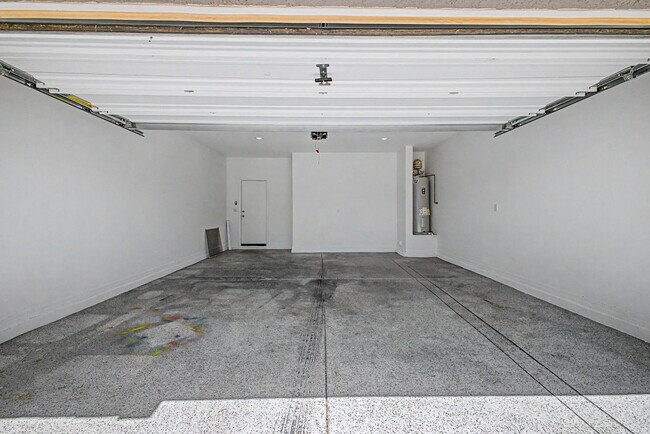 Building Photo - 35450 W Santa Clara Ave
