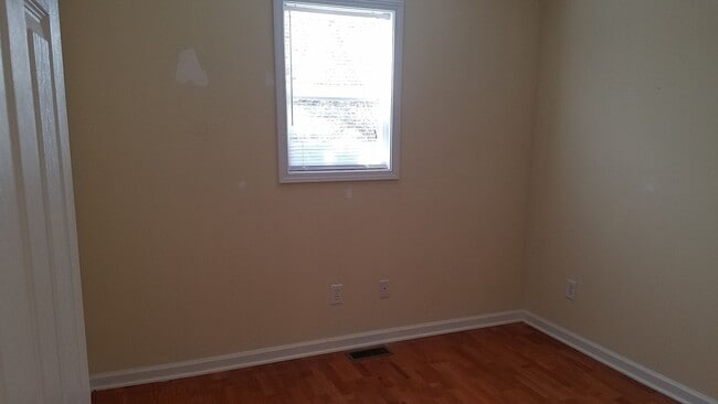 Building Photo - Central Hampstead Cottage