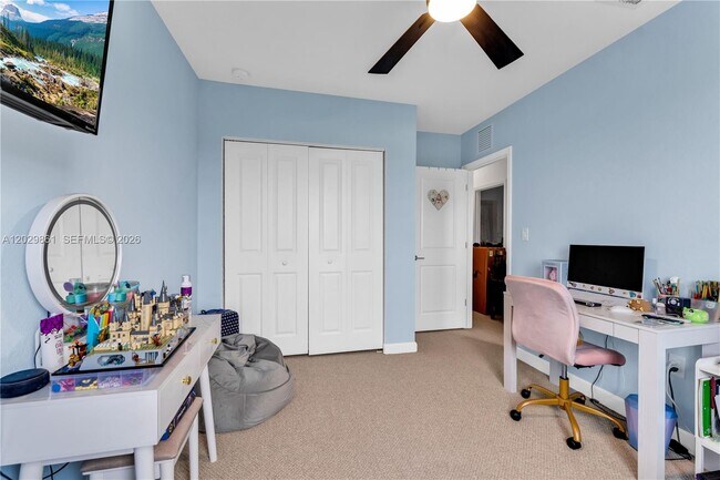 Building Photo - 448 NW 12th Pl