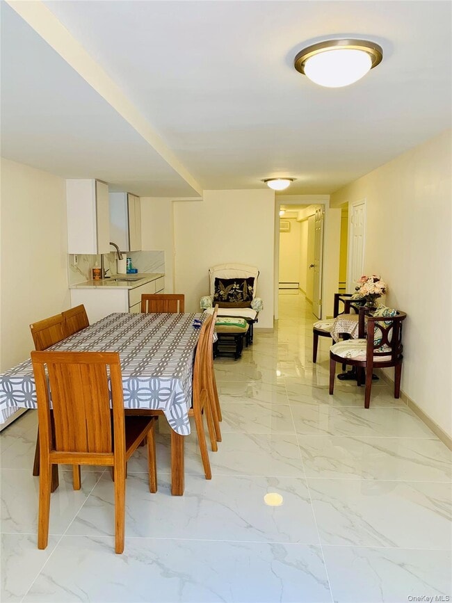 Building Photo - 15-42-42 Utopia Pkwy