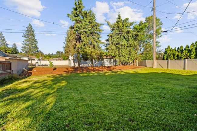 Building Photo - Gorgeous Four Bed-Two Bath Home