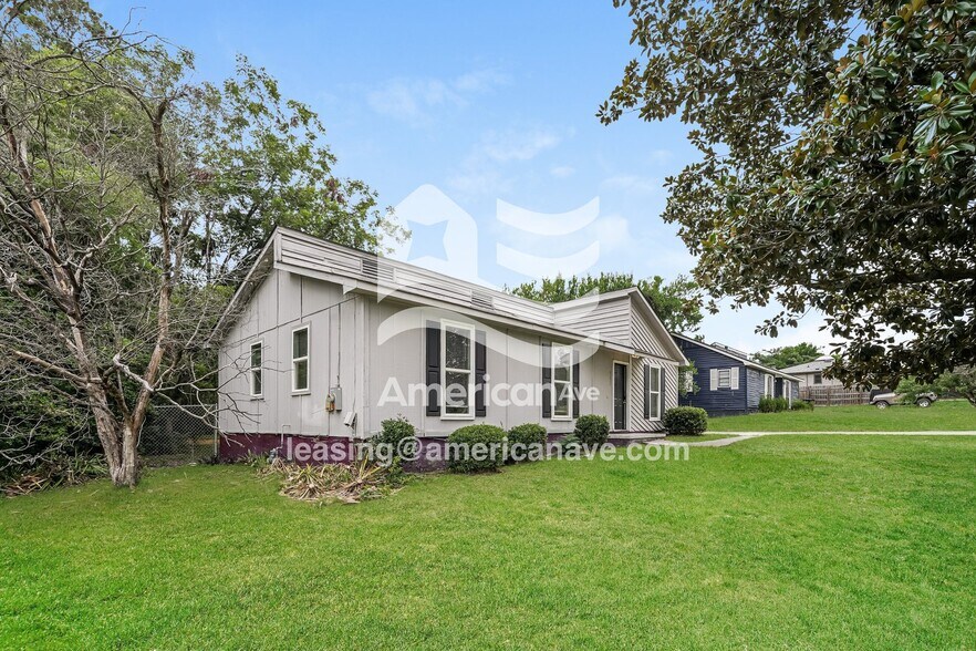 Building Photo - 4227 Cap Chat St