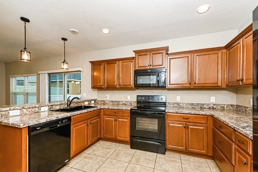 Building Photo - 10641 Laguna Plains Dr