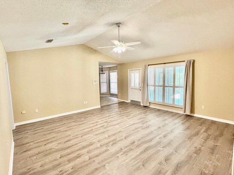 Building Photo - 640 Wedgewood Dr