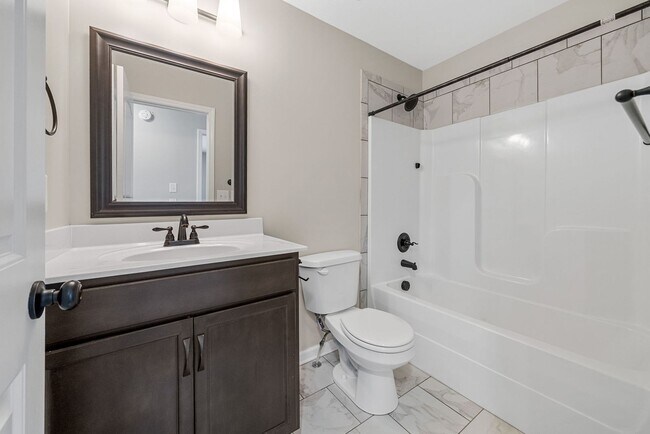 Building Photo - Pet Friendly Four Bedroom!