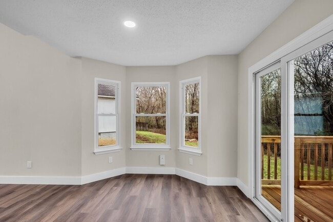 Building Photo - 213 Rebecca Pines Dr