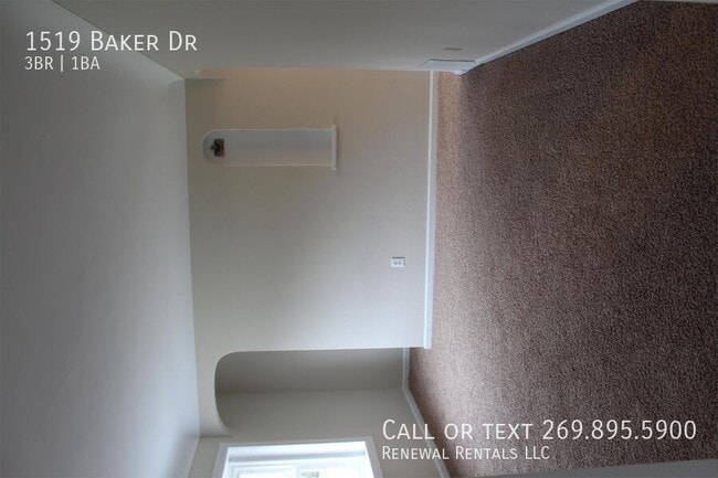 Building Photo - 1519 Baker Dr