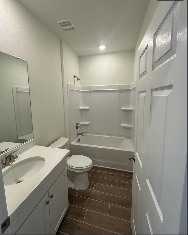 Building Photo - 45 Splendor Run