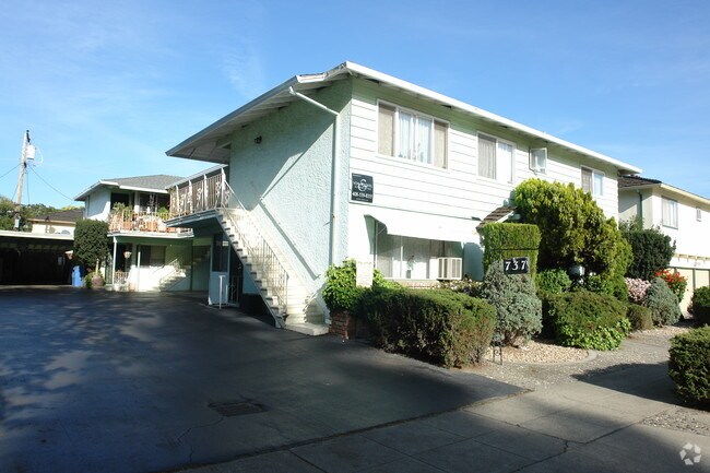 Primary Photo - 737 Opal Dr