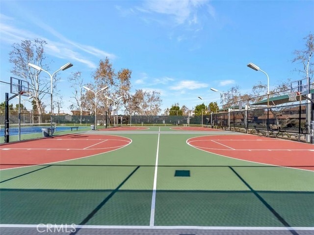 Building Photo - 2352 Dahlia Dr