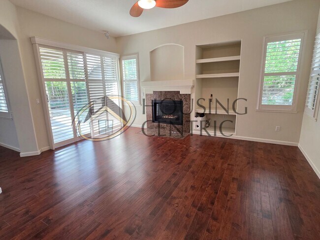 Building Photo - Beautiful Single Story Rental in Gated Serrano Community!