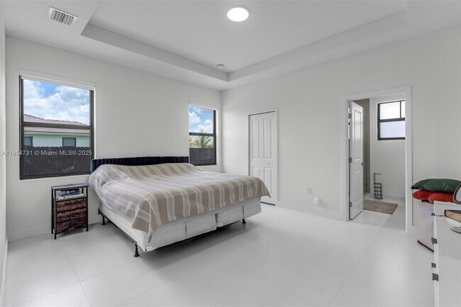 Building Photo - 32206 SW 196th Ave