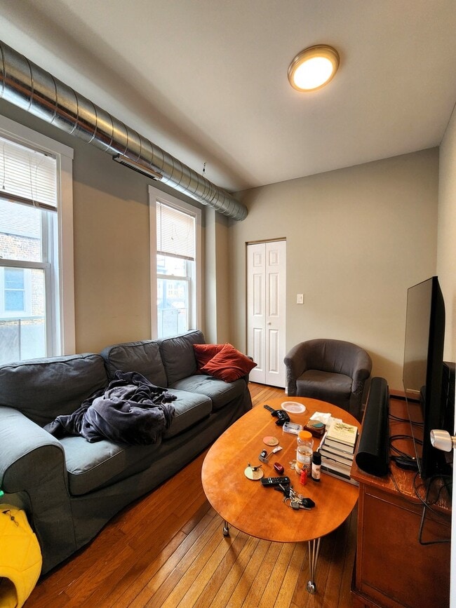 Building Photo - 973 W 19th St