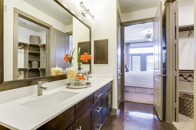 Building Photo - Get the Space You Want & 6 Weeks FREE!