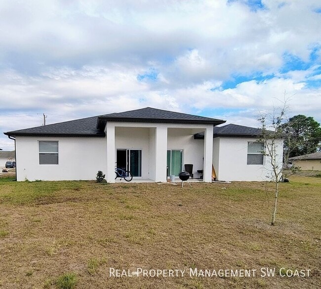 Building Photo - 2224 Kenneth Ave S