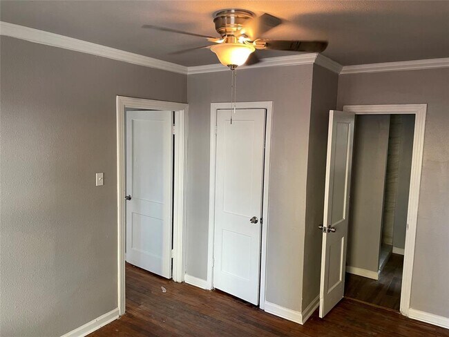 Building Photo - 204 E 30th St