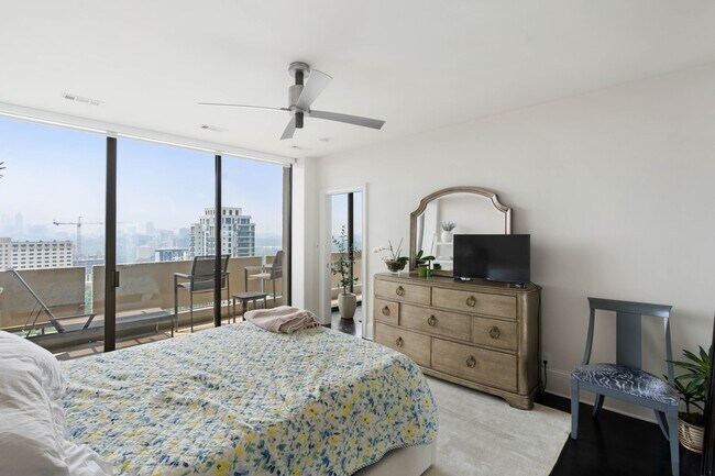 Building Photo - 2575 Peachtree Rd NE