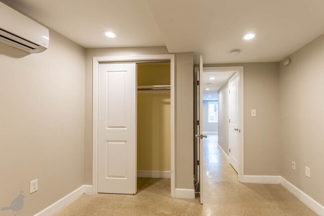 Building Photo - Excellent English Basement in Parkview!