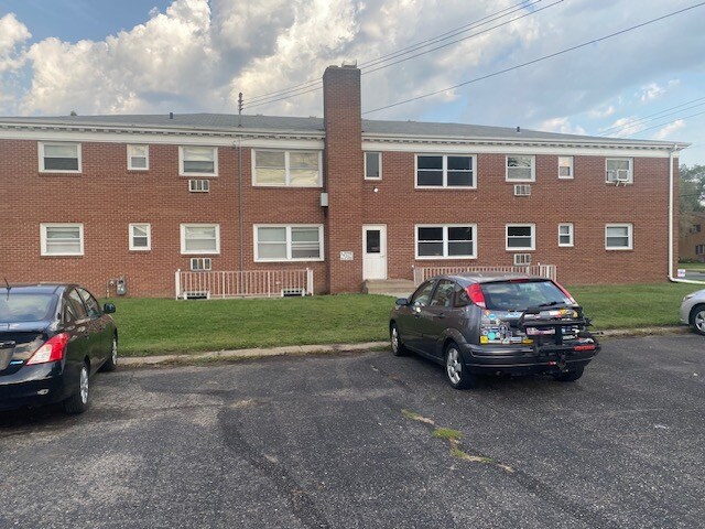 Building Photo - 8936 Newton Ave S