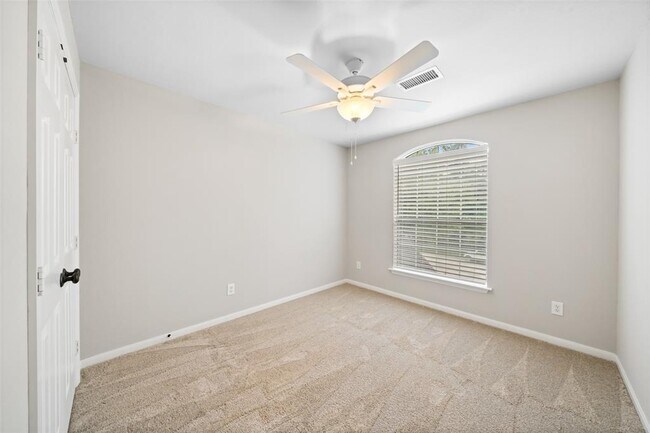 Building Photo - 10 Alderon Woods Pl