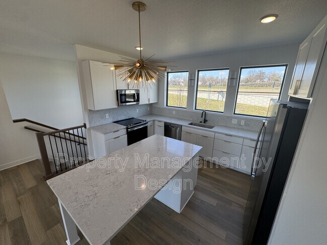 Building Photo - 1367 Keosauqua Way