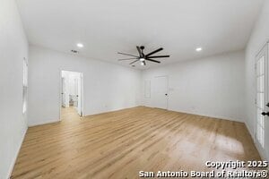 Building Photo - 1407 W Mistletoe Ave