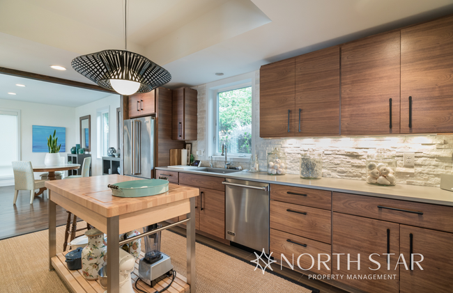 Building Photo - Stunning Modern Luxury in Southwest Hills
