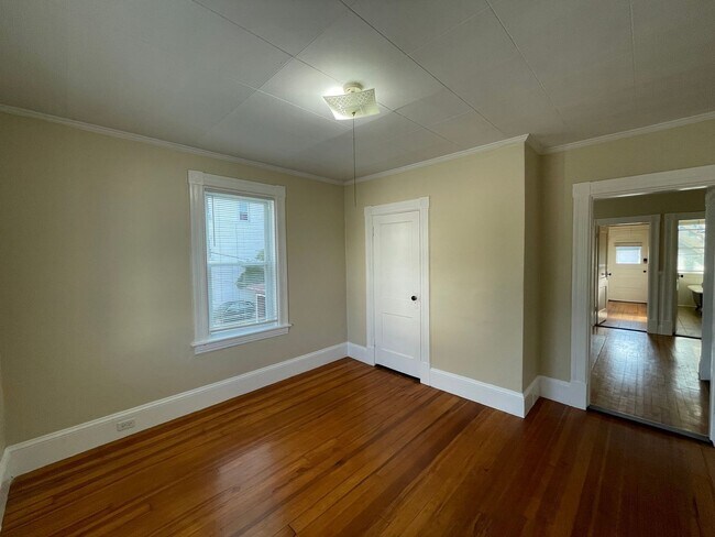 Building Photo - 68 Laval St