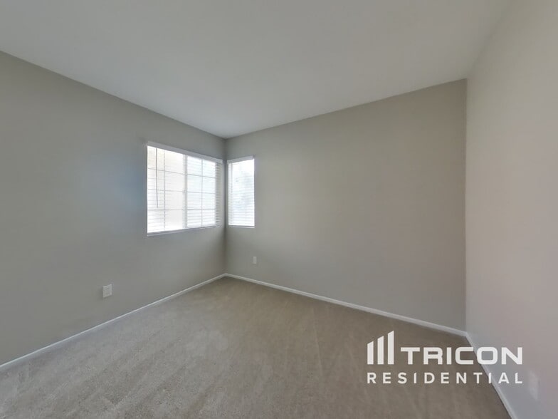 Building Photo - 16946 Sorrento Ln