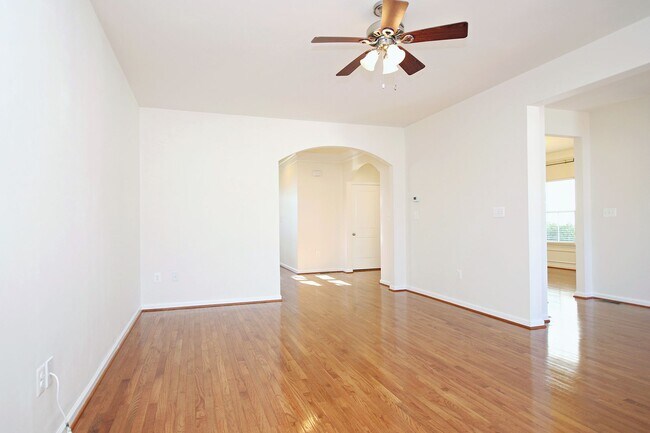 Building Photo - N. Albemarle Co Home With Fenced Yard, Near NGIC/DIA/NGA