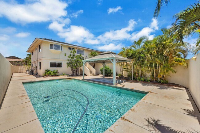 Building Photo - Newly Renovated Furnished 3BR/1BA Downstairs Unit with Pool Access in South Kihei