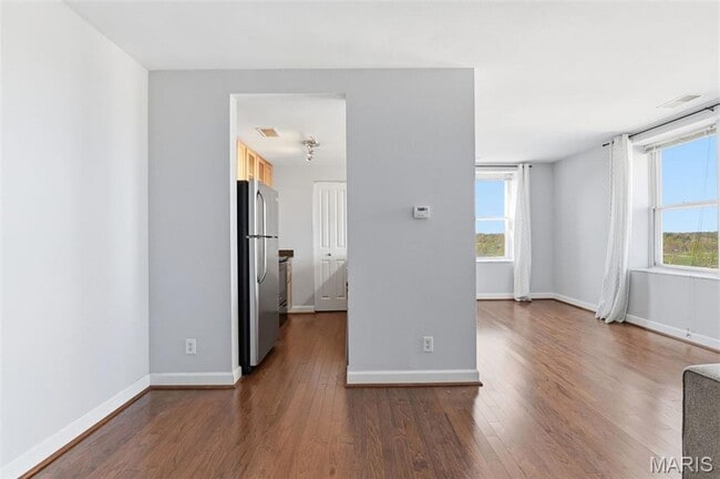 Building Photo - $1000 DEPOSIT SPECIAL! Partially Furnished West End Condo for Rent!