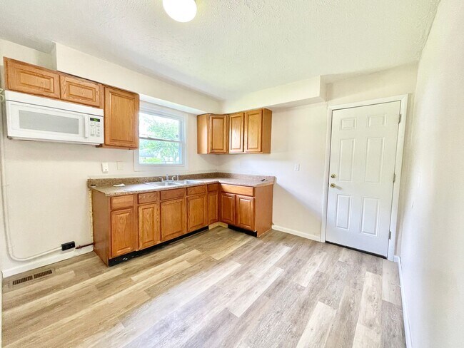 Building Photo - 3 Bedroom Ranch Home