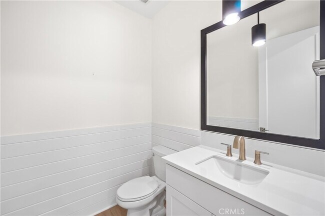 Building Photo - 156 Chorus