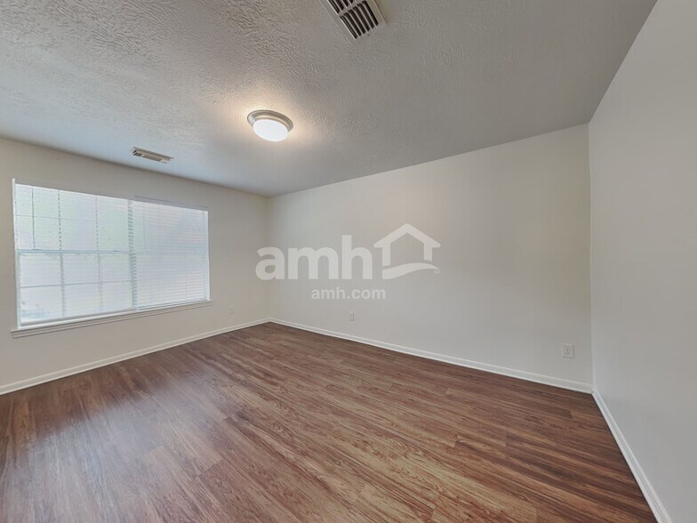 Building Photo - 15923 Mission Glen Dr