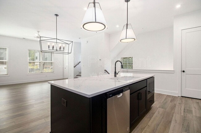 Building Photo - 205 Firefly Cir