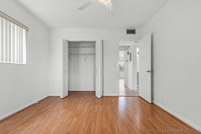 Building Photo - 74 Mansfield B