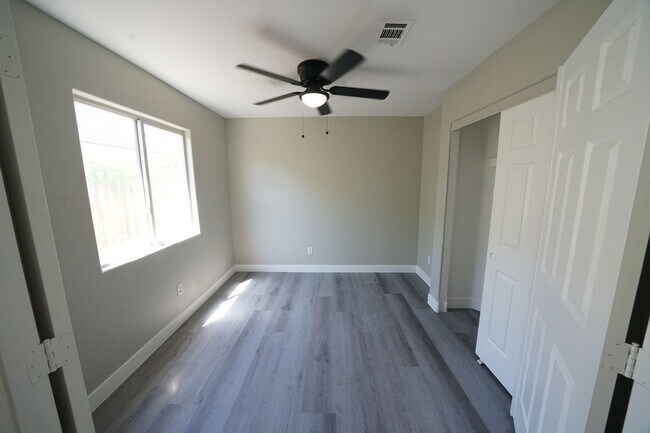 Building Photo - SHOWINGS AVAILABLE NOW