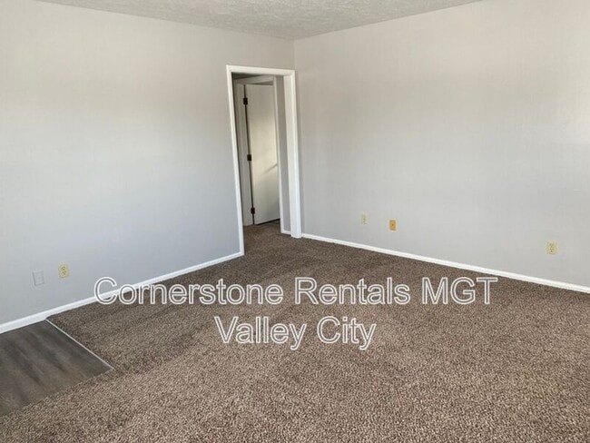 Building Photo - 805-827 3rd St SW