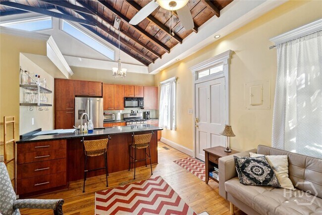 Building Photo - 526 E Charlton St