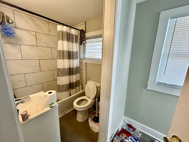 Building Photo - 5 Bedrooms for 2026-27 School Year