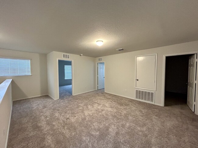 Building Photo - $300 OFF 1ST MONTH RENT IF YOU MOVE IN WIT...