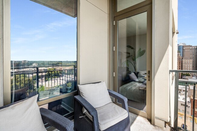 Building Photo - Charming 2BR Condo in Midtown Atlanta